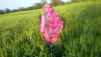 Amateur-Bhabhi Macht Sich Schmutzig In Der Natur